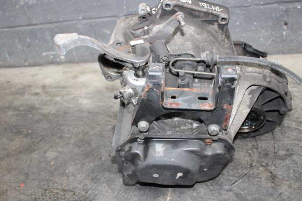 BOITE DE VITESSE VW / SEAT / SKODA 1.4TDI AVEC ENTRETOISE ( 5VITESSES) - Vue 3